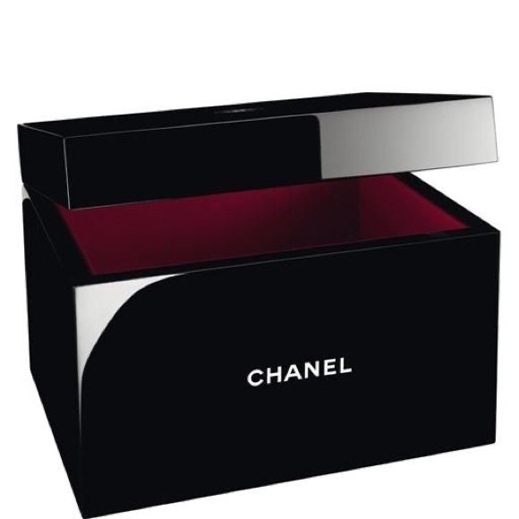 Chanel Black La Boîte Laquée Beauty Box - Picture 9 of 14